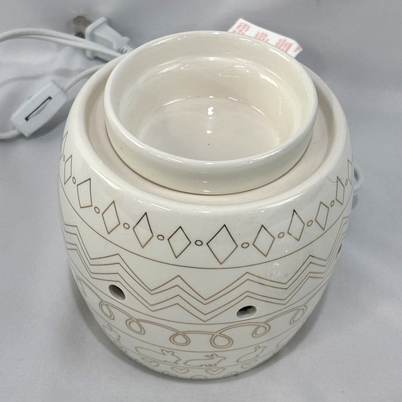 Scentsy "Eggs-Press Yourself" DIY Colorable Easter Egg Wax Warmer (Used ) - Picture 3 of 6